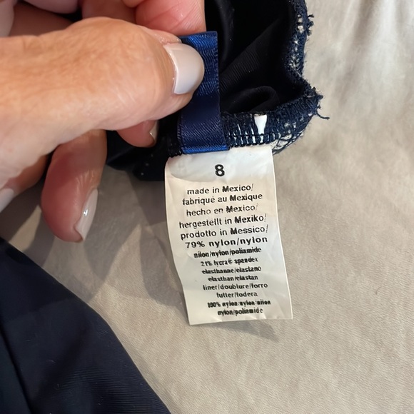 Anne Cole one piece with matching sarong. Size 8 - Picture 5 of 5